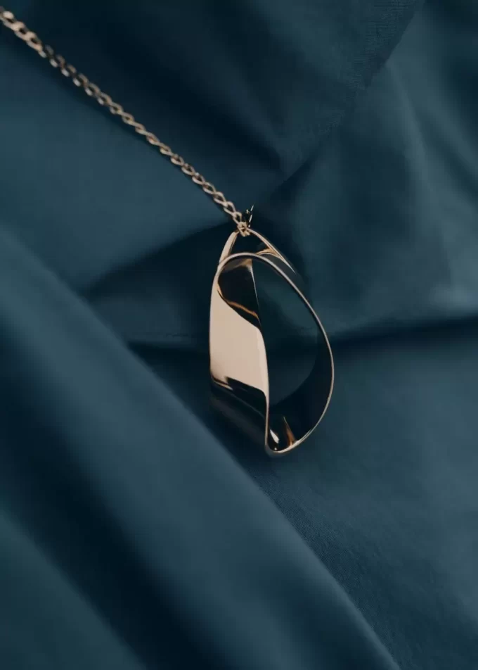 Éole Pendant Edition 24 carat gold gilded Éole Pendant Edition 24 carat gold gilded