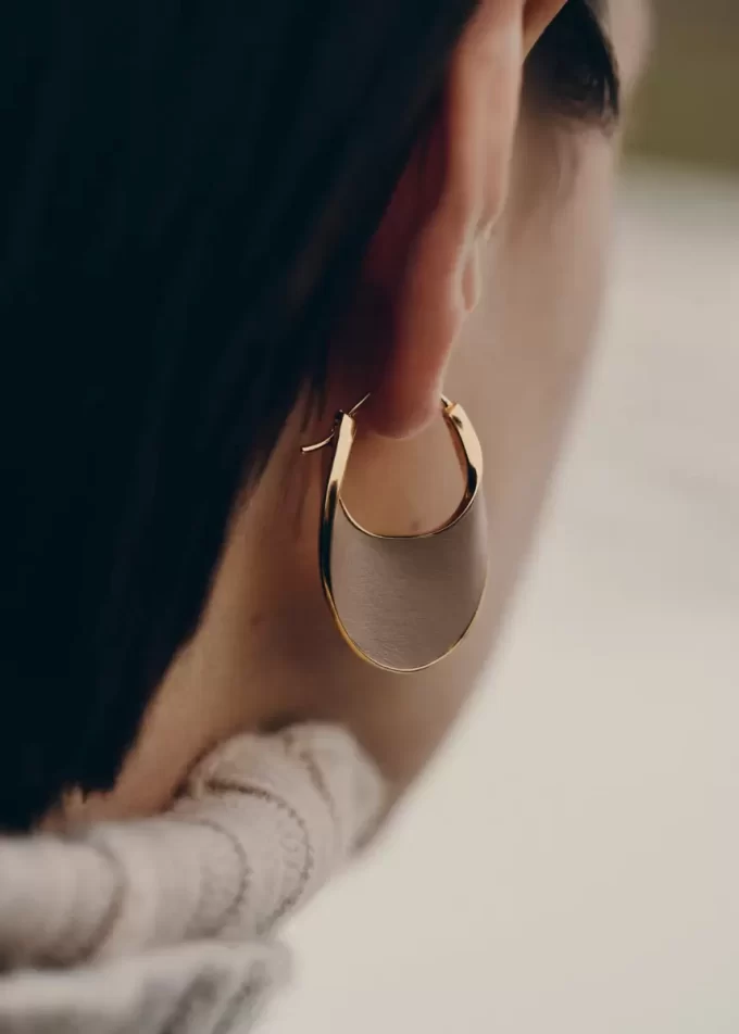 Éole Slim Hoop Earrings Edition  Taupe Leather